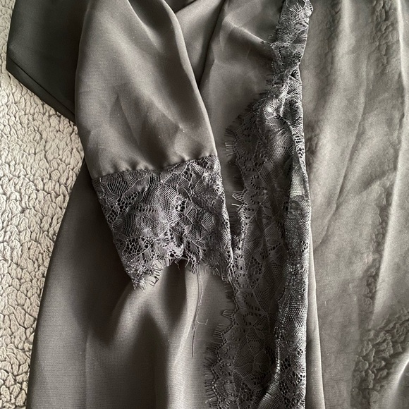 PRETTY LITTLE THING - Black Lace Robe - Picture 4 of 5